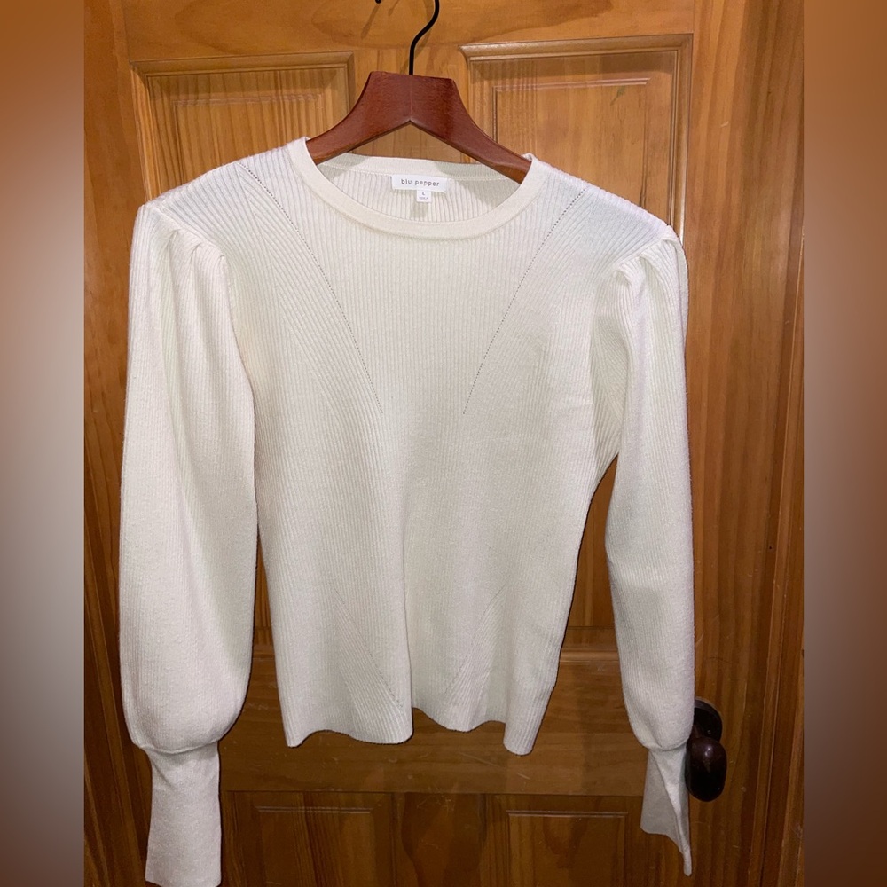 BLU PEPPER - detailed bishop sleeve crew neck cream sweater - size large